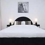 Stunning 2 Bed Apt In Al Warqa
