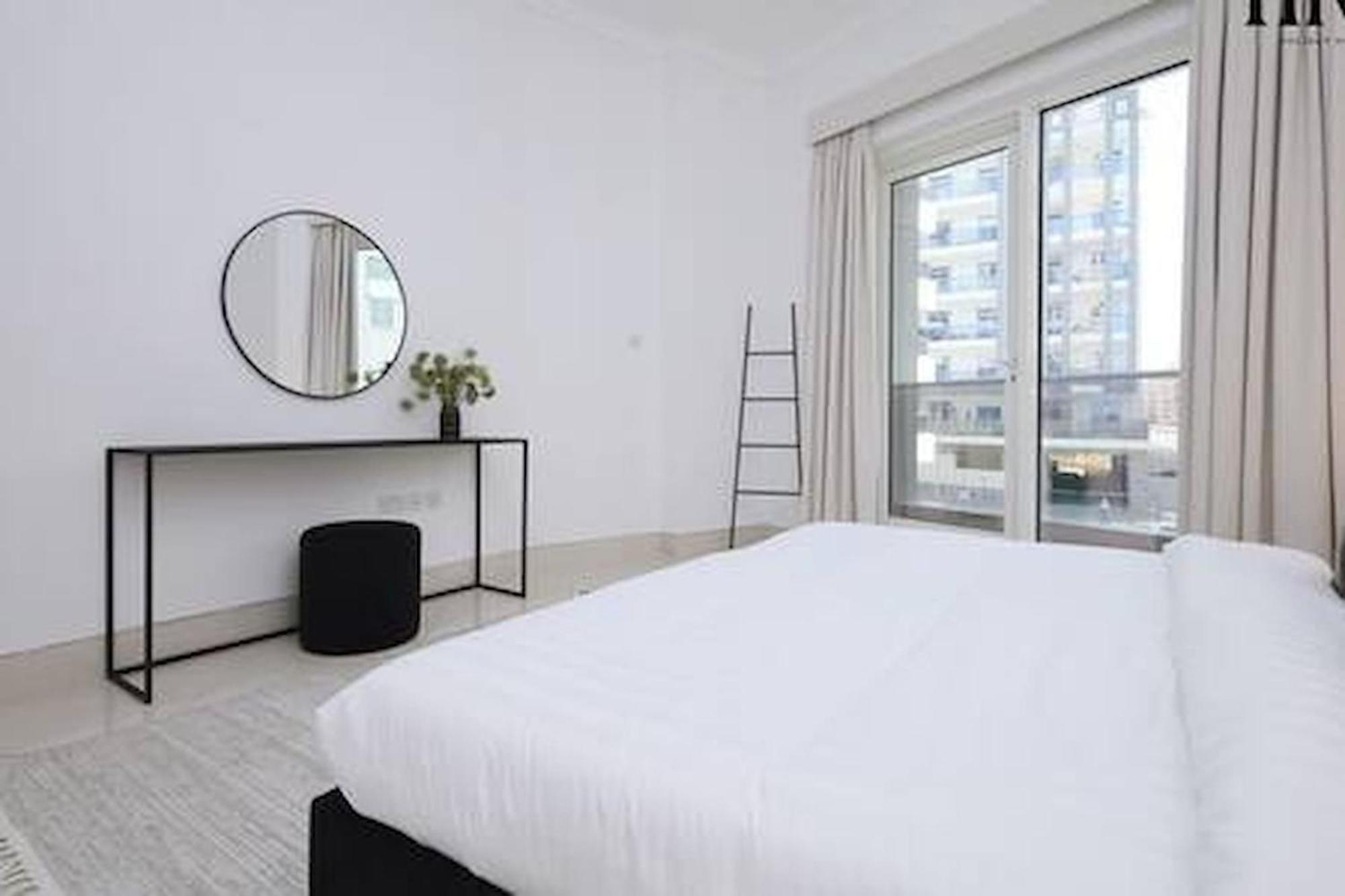 Stunning 2 Bed In Al Warqa