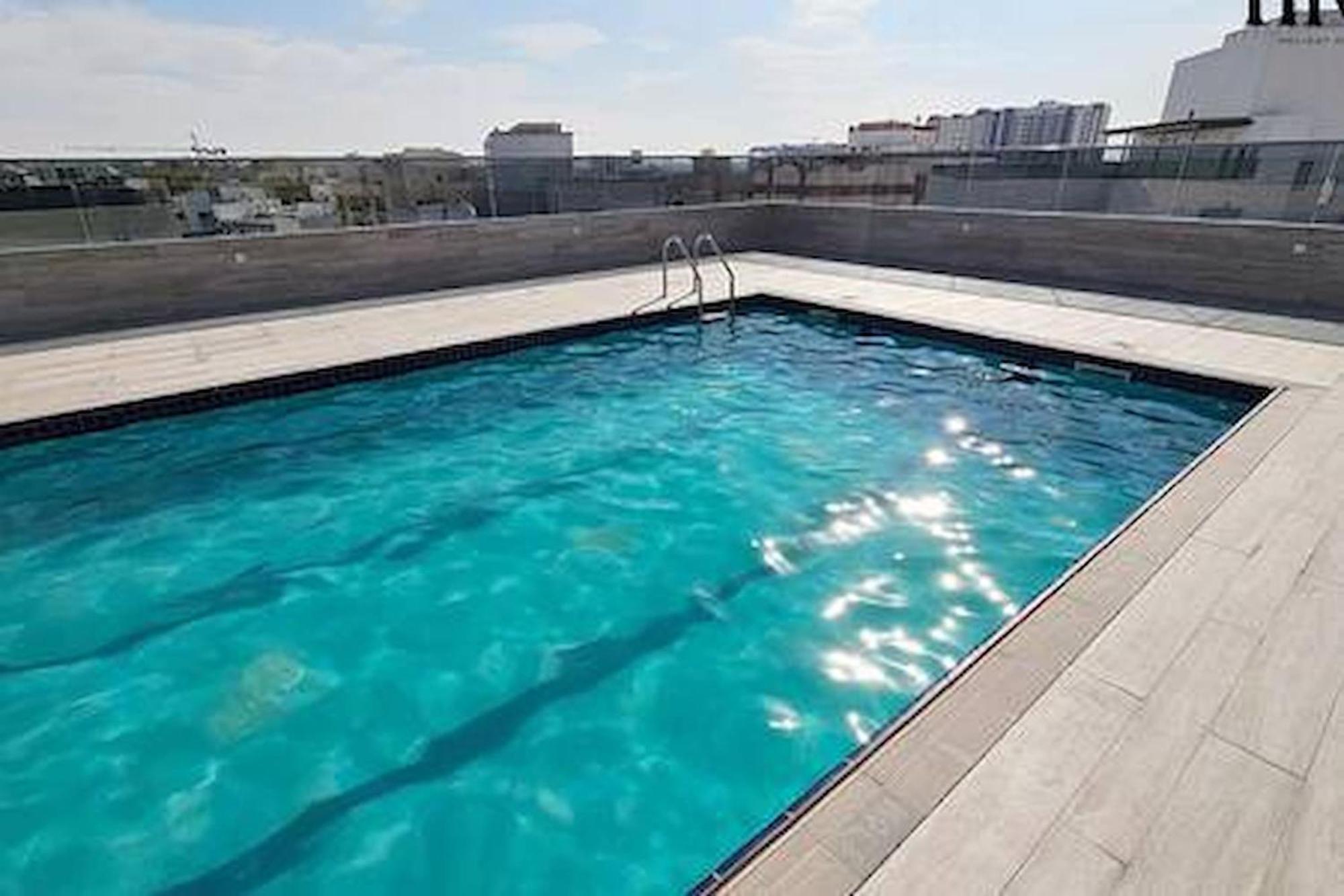 Stunning 2 Bed In Al Warqa Apartment